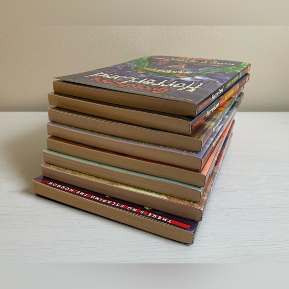 Goosebumps HORRORLAND Series by R.L.Stine Bundle of 8 Books - Picture 2 of 11